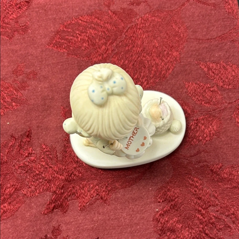 Precious Moments Mother Sew‎ Dear Figurine E-3106